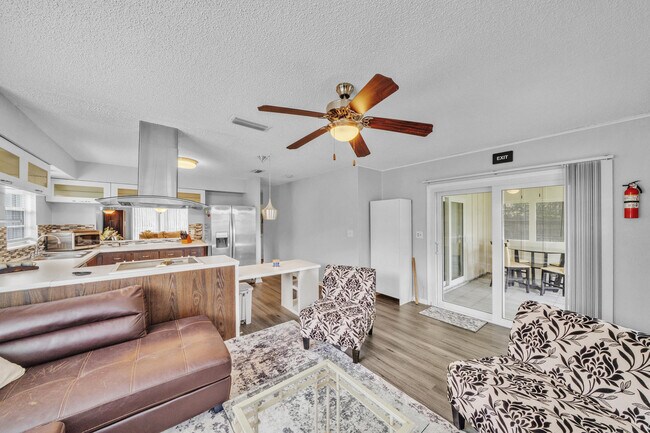 Building Photo - 1350 Riverside Cir