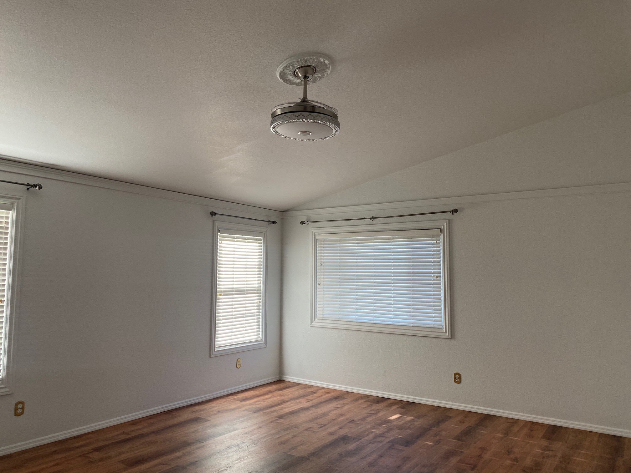 Building Photo - 5028 W Hurston Dr