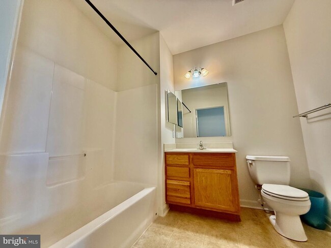 Building Photo - 20013 Newry Dr