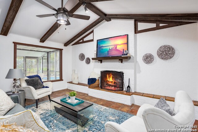 Building Photo - 1015 Cerro Alto Dr