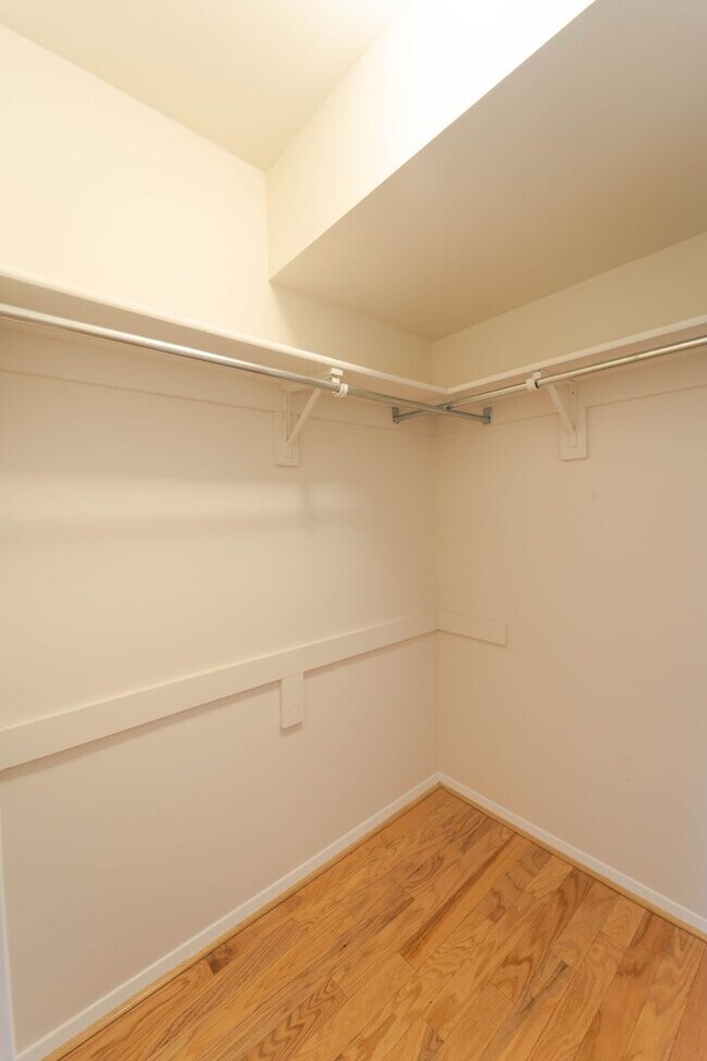 Building Photo - Contemporary 2BR/2BA Corner Condo at The Encore of McLean