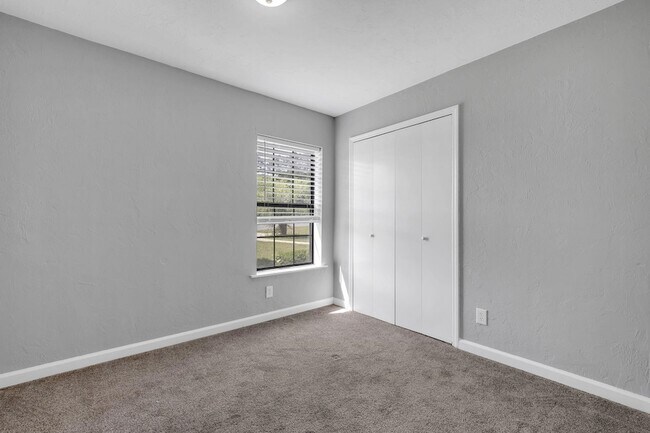 Building Photo - 27 Sierra Rd