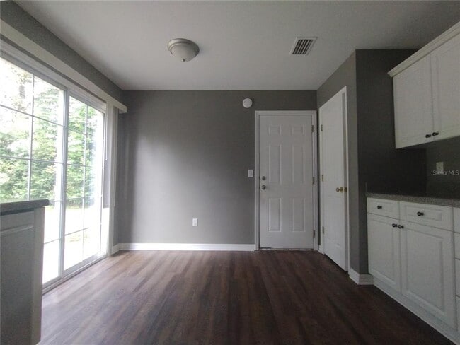 Building Photo - 138 SW Gremlin Way