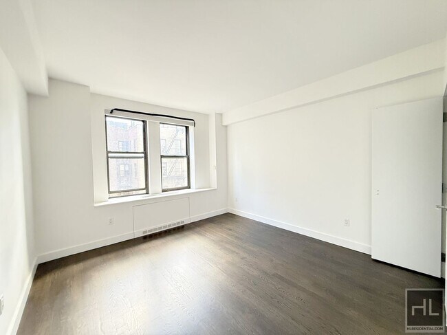 Building Photo - Large king size 1 bed 1 bath with washer a...
