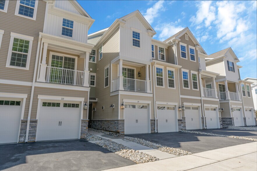 Primary Photo - 219 Myrtle Rd