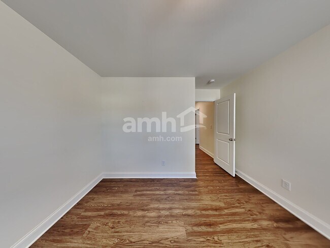 Building Photo - 248 Lake Vista Drive