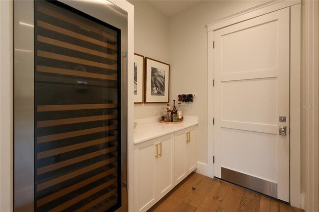 Building Photo - 2402 W Parkland Blvd