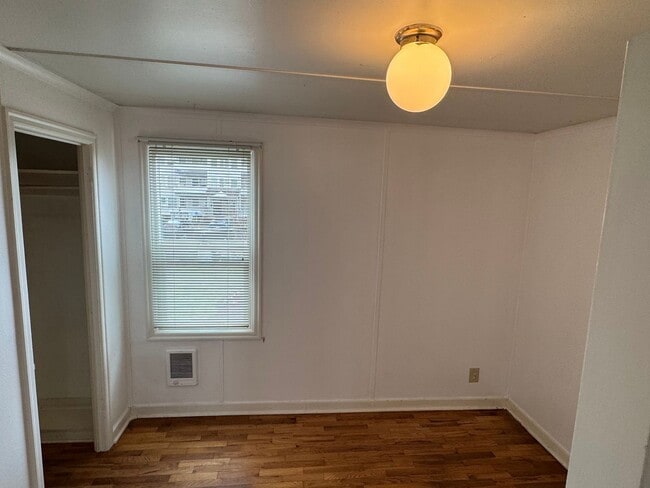 Building Photo - 1 Bedroom Duplex in Downtown Eugene