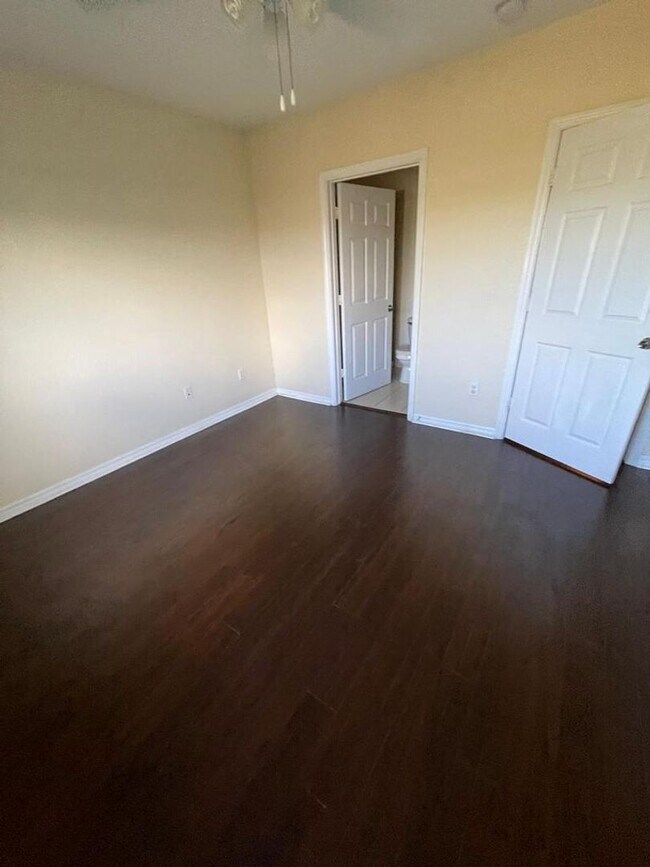 Building Photo - Two bedroom townhouse in gated Sonoma Bay ...