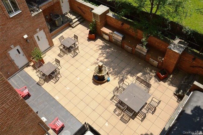 Building Photo - 69-14 41st Ave