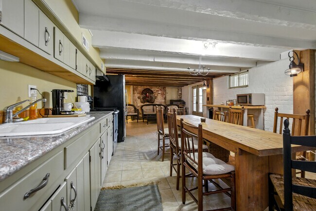 Building Photo - 11826 Colonial Trail W