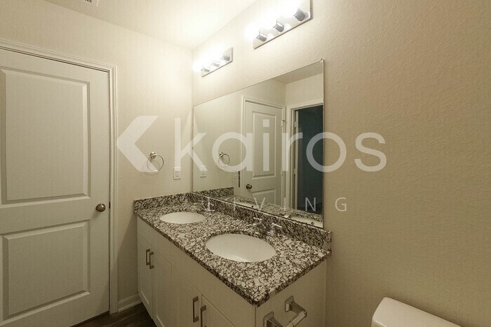 Building Photo - 204 Wild Oak