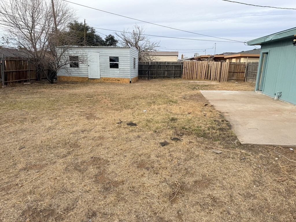 Building Photo - 2501 Redbud Ave