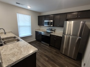 Building Photo - Move in Ready! Easy & Quick move-in process