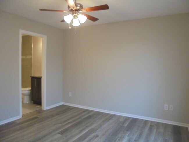 Building Photo - 1847 Grandview Pl