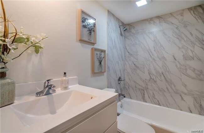 Building Photo - 538 Linwood Ave