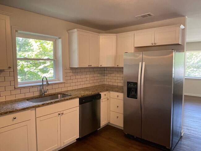 Building Photo - 665 Aline Dr NW
