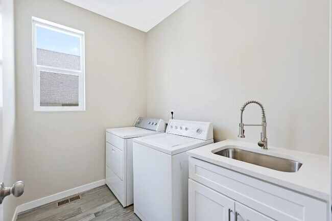 Building Photo - Modern Updates Meet Classic Charm in This 3-Bedroom Home Near Perry District