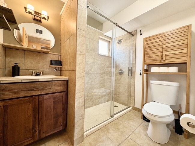 Building Photo - 2819 N Woodland Ave