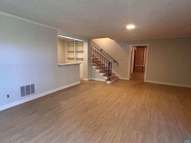 Building Photo - 214 Montvue Dr