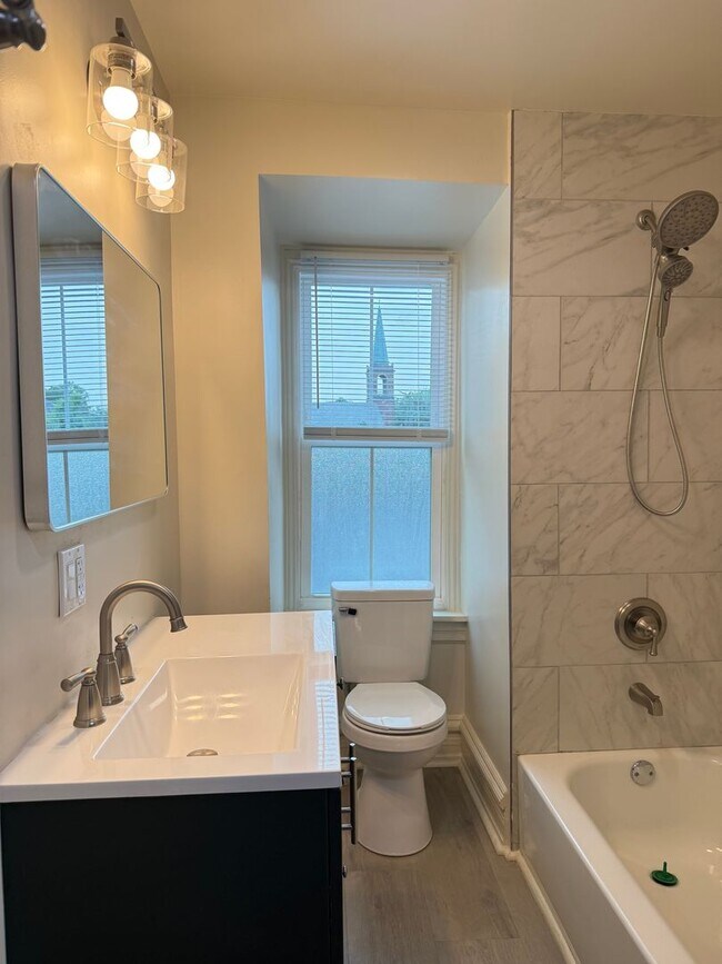 Building Photo - Newly Renovated 3 Bedroom 2 Bathroom Apartment in Prime Location - Washer/dryer in unit!