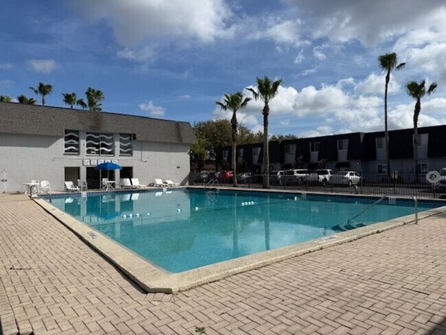 Building Photo - 2/2 Conway Orlando Condo-MOVE IN SPECIAL $200 OF 1ST MONTHS RENT