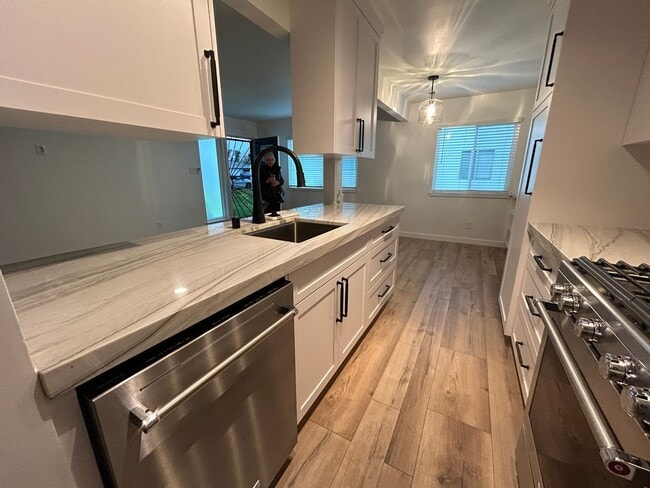 Building Photo - Fabulous Remodeled Condo