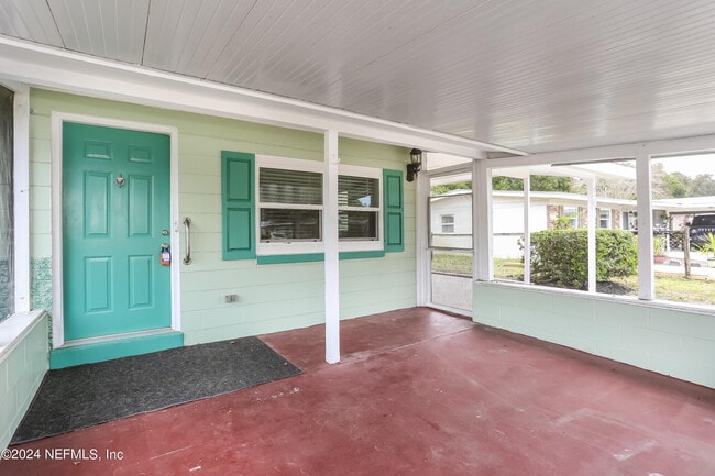 Building Photo - 303 Renne Dr N