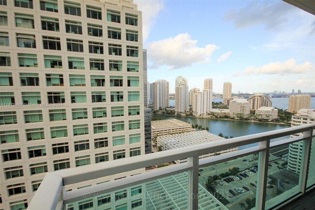 Building Photo - 950 Brickell Bay Dr