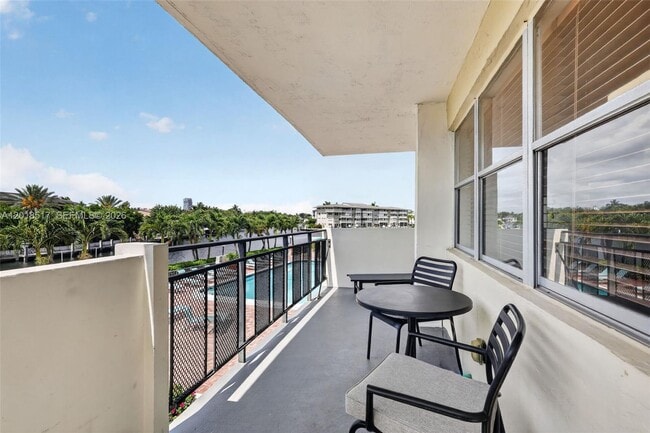 Building Photo - 401 Golden Isles Dr