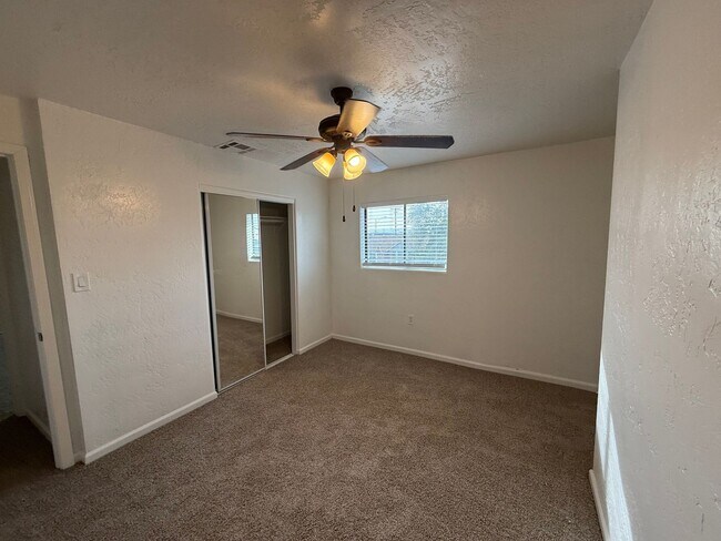 Building Photo - 4 Bedroom Home in Historic Central Phoenix | All Utilities Included