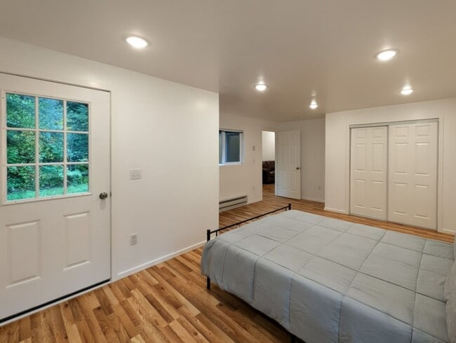 Building Photo - 2Bd/.75Ba Monroe House