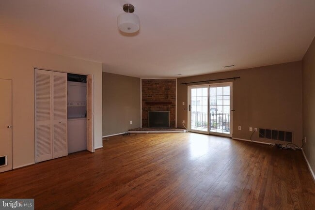 Building Photo - 935 S Rolfe St