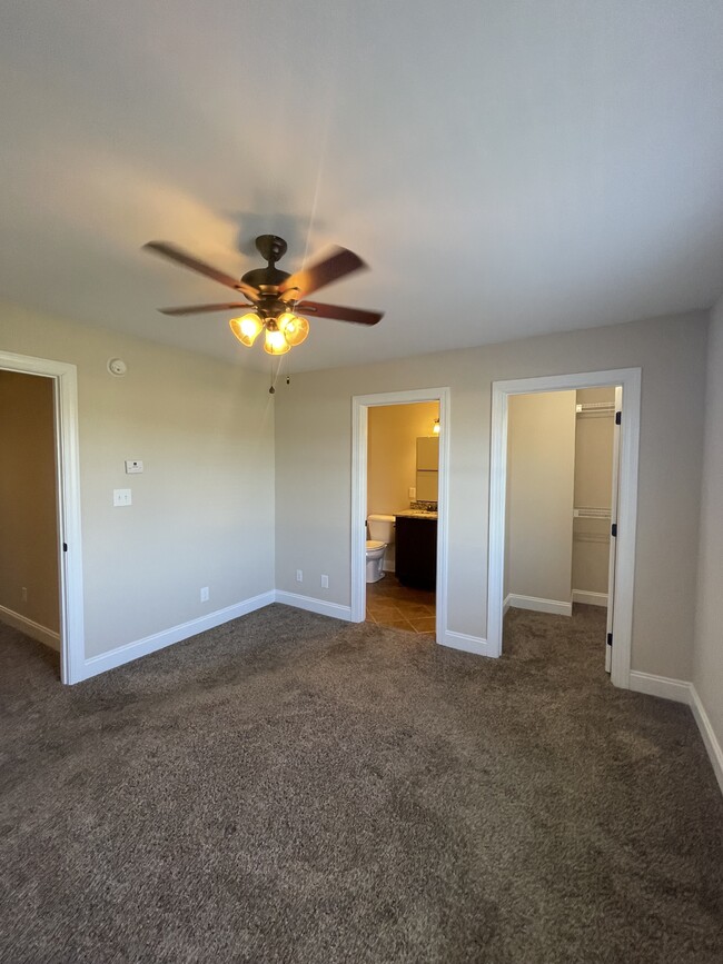 Building Photo - 219 Capstone Dr