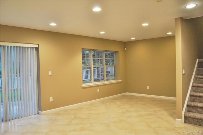Building Photo - 23 Deertree Ln