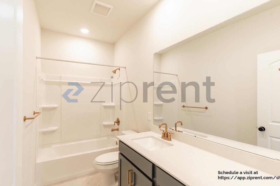 Building Photo - 214 Lake Shore Dr