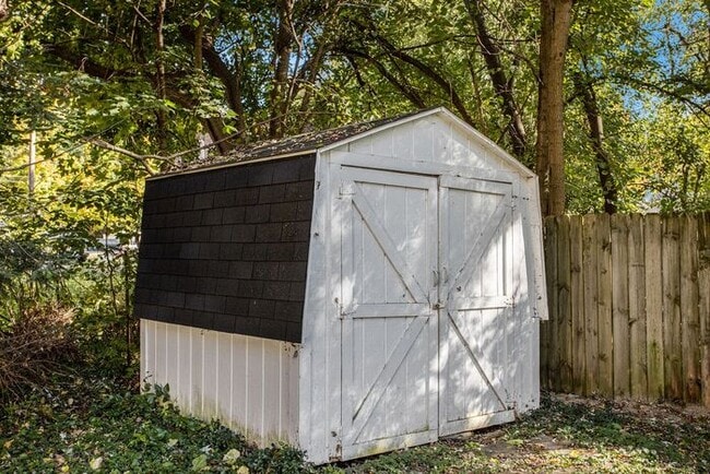 Building Photo - $1395- 2 Bedroom home, Renovated - Ask about our security deposit alternative!