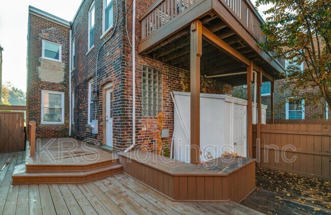 Building Photo - 228 N 32nd St