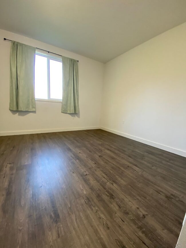 Building Photo - BRING YOUR ATVS - JUST MINUTES FROM THE OREGON DUNES!