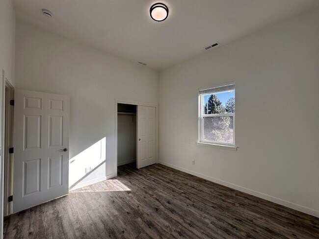 Building Photo - 20611 Independence Way