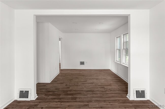 Building Photo - 8521 Sheridan Dr