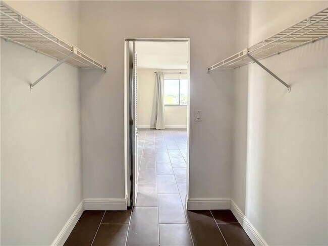 Building Photo - 6342 Longboat Ln W