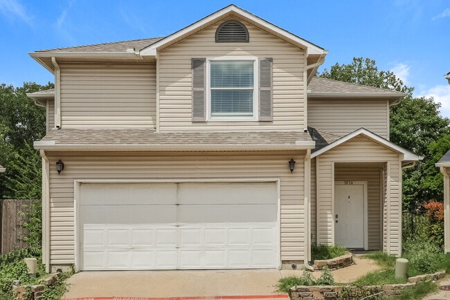 Building Photo - 1016 Matamoros Plaza