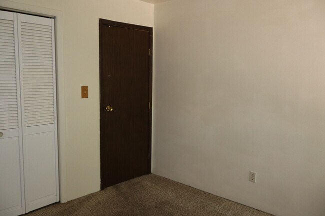 Building Photo - Spacious 2-Bedroom Condo Near Campus West and City Park