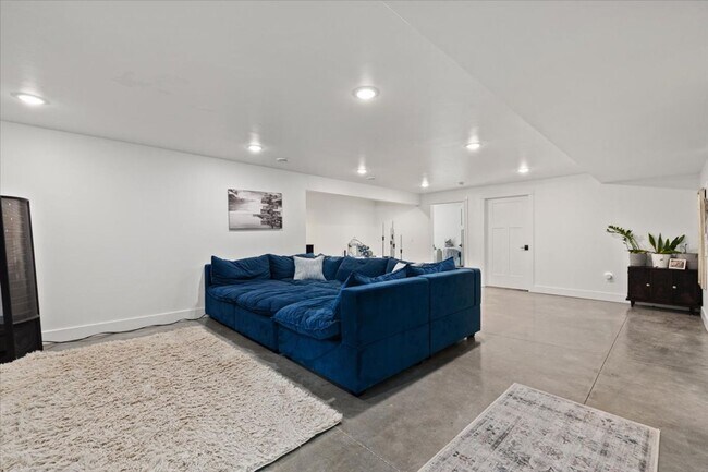 Building Photo - Beautiful Heights Home!
