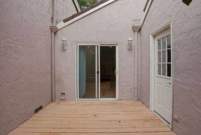 Building Photo - 2524 Roblar Ln