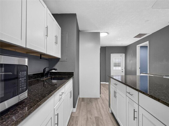 Building Photo - 465 Rio Grande Ln
