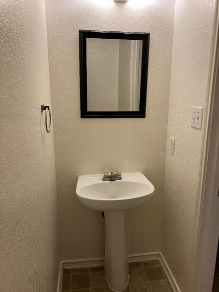 Building Photo - 9910 Amber Ledge