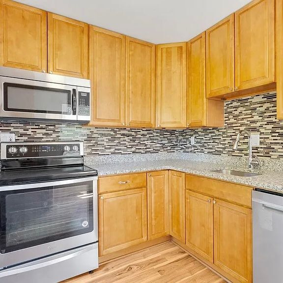 Building Photo - 8221 Tomlinson Ct