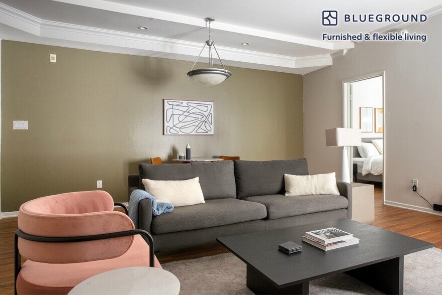 Building Photo - 467 S Arnaz Dr